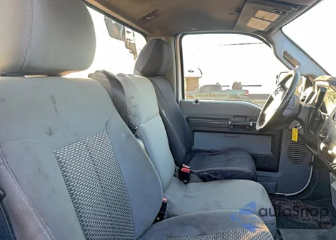 2015 Ford F550 Super Duty z USA, uszkodzony, nr VIN 1FDUF5GY5FED31060